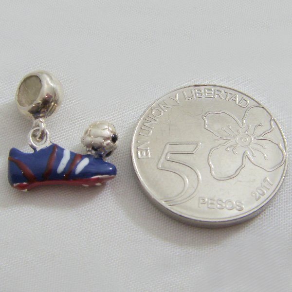 (p1338)Silver pendant with motif of a Futbol shoe.